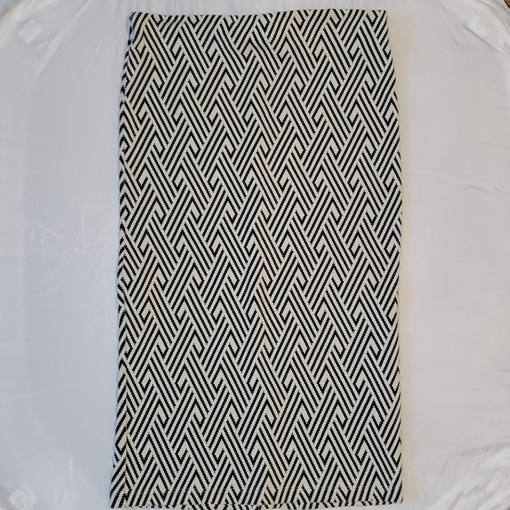 Zara White Black Geometric Skirt